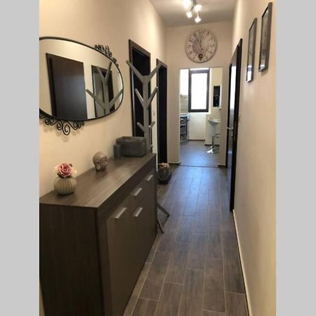 Lovely 3-Bedroom Apartment For 7 Ppl At The Centre Varna Eksteriør bilde
