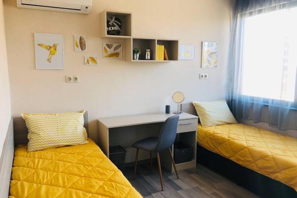 Lovely 3-Bedroom Apartment For 7 Ppl At The Centre Varna Eksteriør bilde