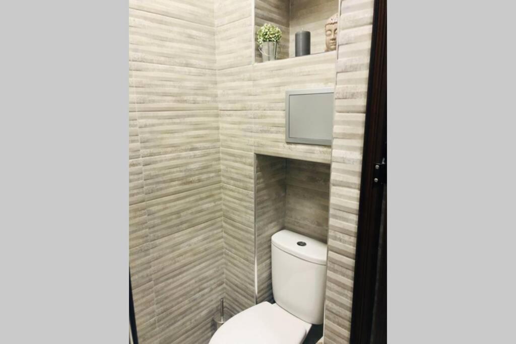 Lovely 3-Bedroom Apartment For 7 Ppl At The Centre Varna Eksteriør bilde