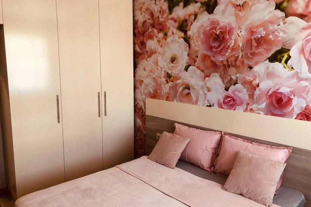 Lovely 3-Bedroom Apartment For 7 Ppl At The Centre Varna Eksteriør bilde